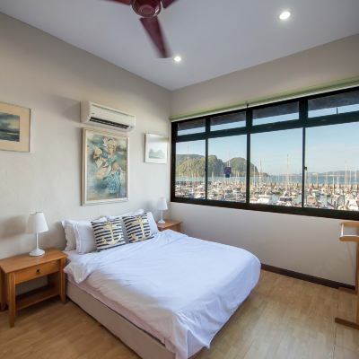 Kotej Tiga Bilik Tidur dengan Pemandangan Marina
