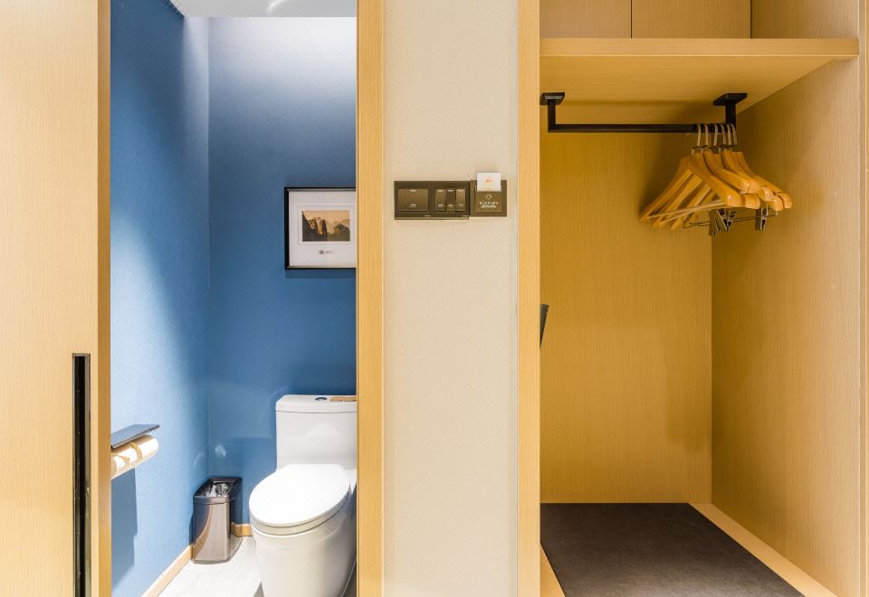 Superior twin bedroom