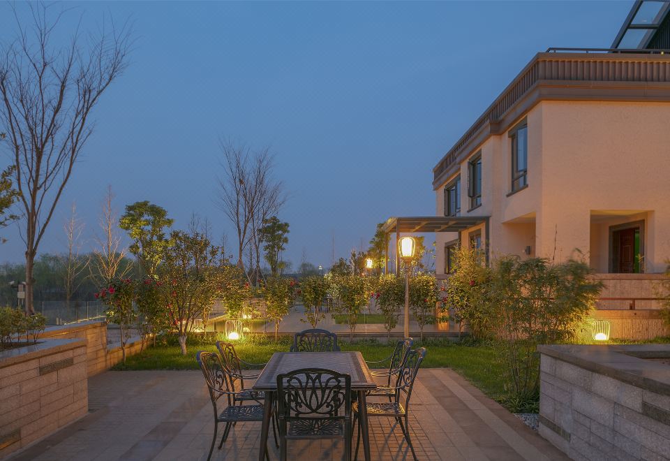 谷风庭院大床房