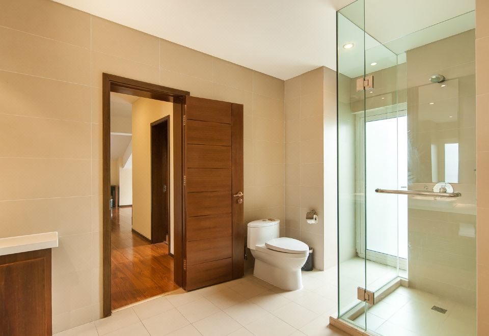 Tianjin Eagleland International HotelFamily Apartment Duplex - 4-Room, 4-Bedroom (1 Living Room, Living Room)