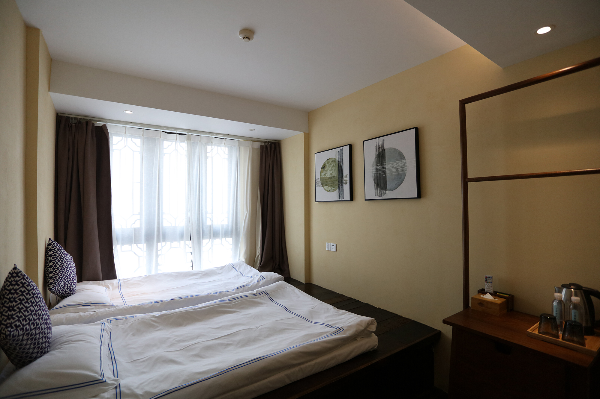 小巷听雨三卧室套房