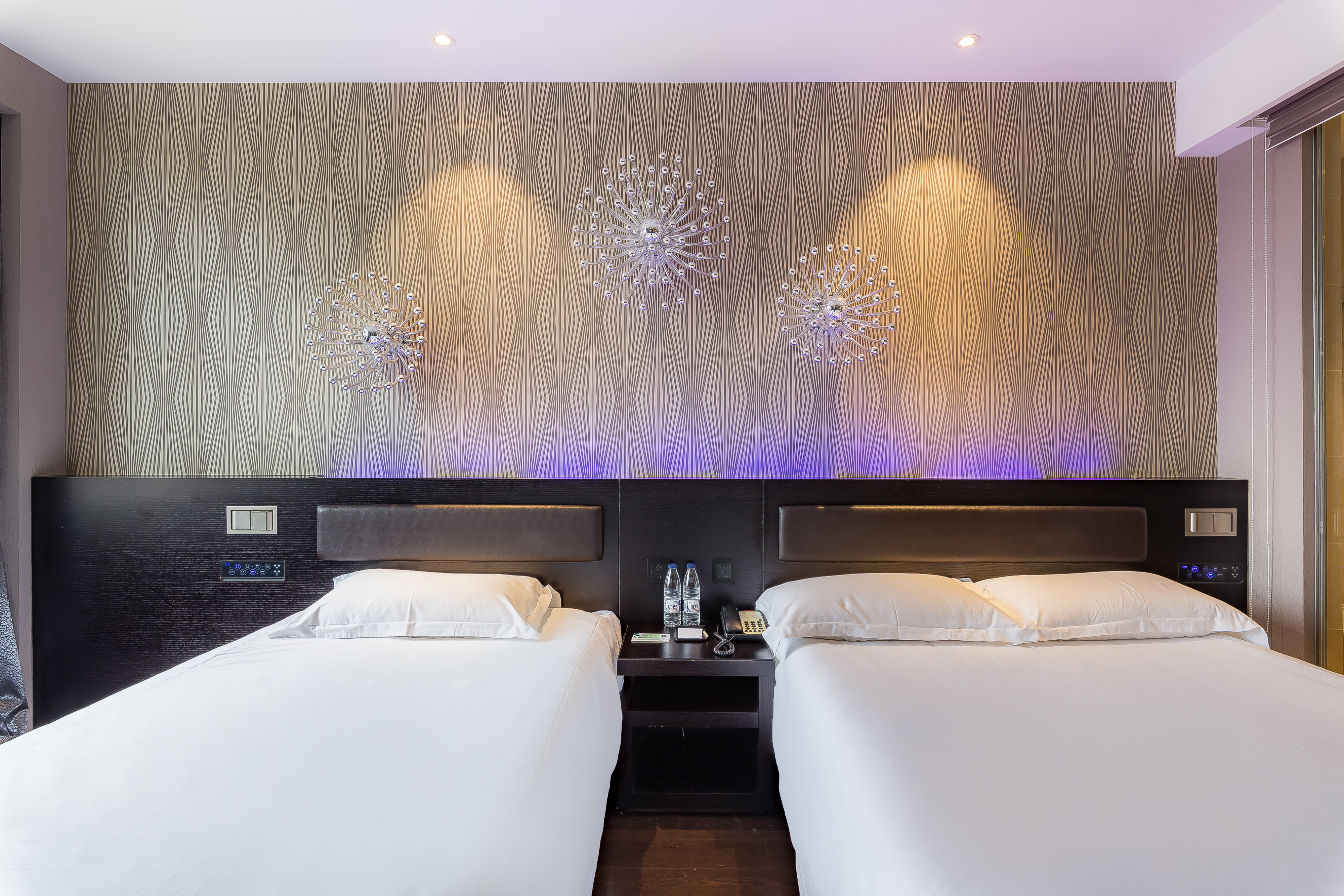 家庭房（电视投屏+小冰箱）