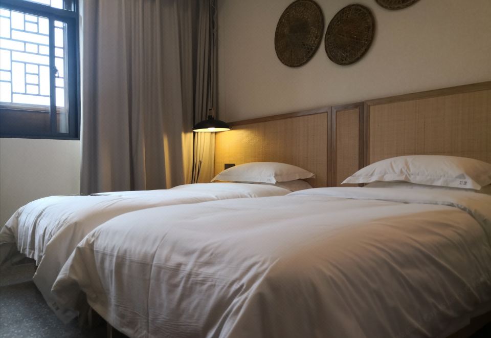 和瑞露台双床房