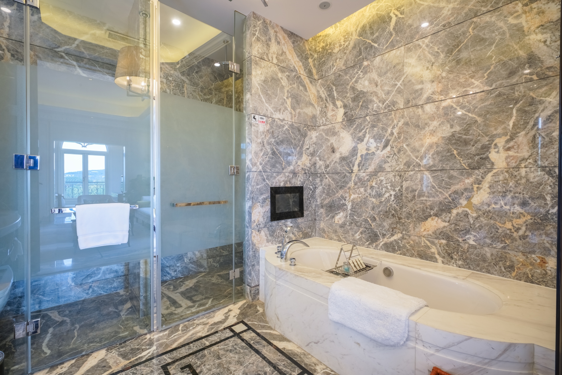 Rsun the Lakefort Hotel湖景行政家庭房（太湖湖景+大空间+浴缸）