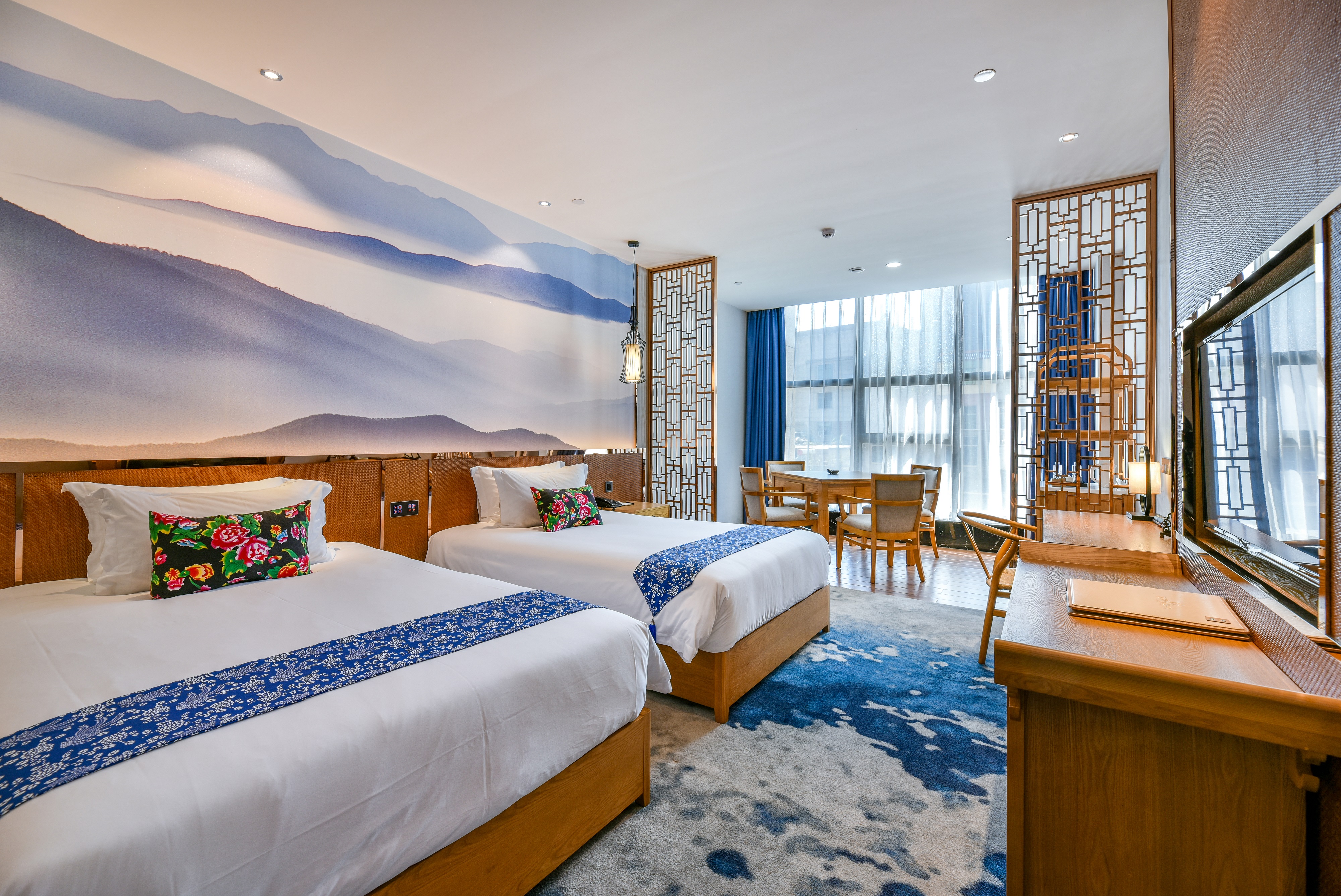 豪华双床房-恒温热水-中央空调-全景落地窗