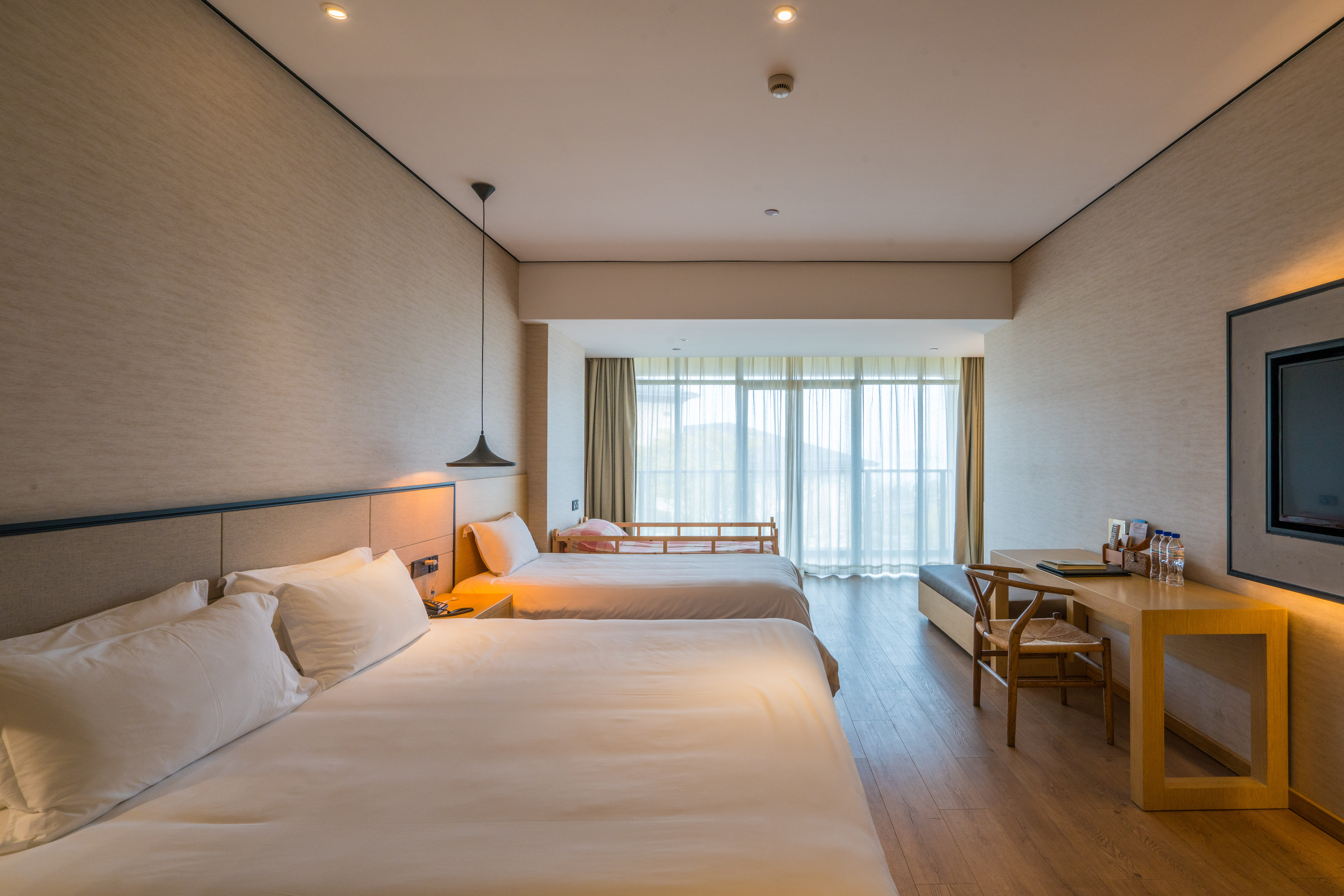 家庭阳台多床房