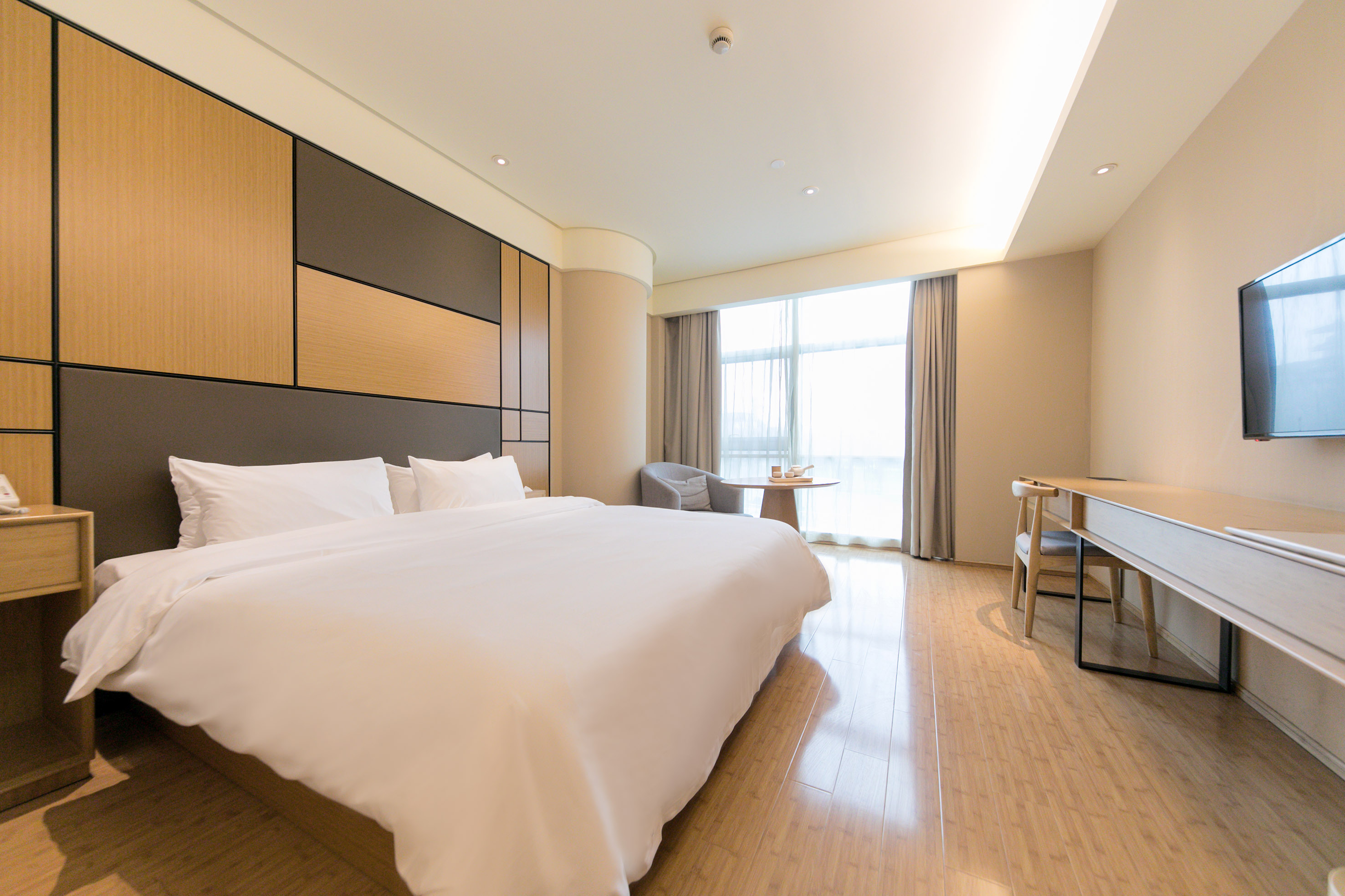 高级大床房（投屏电视）