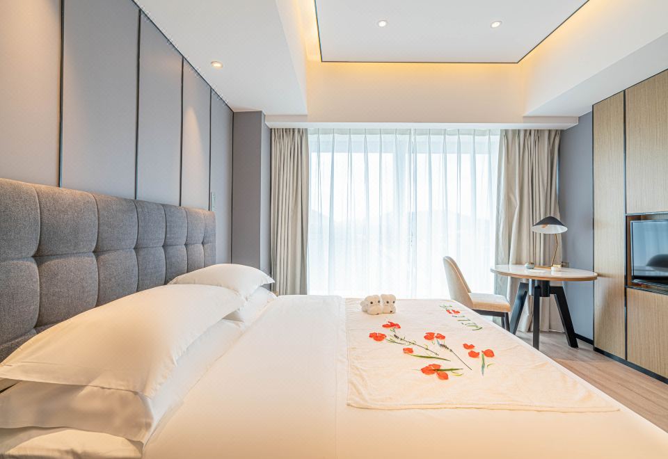 高级套房（超大浴缸+落地窗俯瞰城市美景+一室一厅）