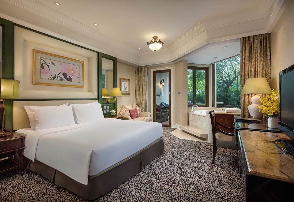 Seaview Resort XiamenDeluxe Garden View King-size Bed Room