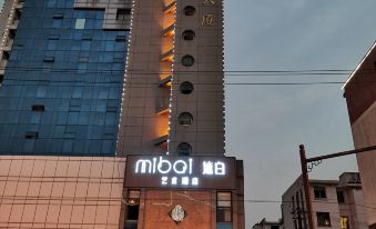 Mibai Art Hotel (Suzhou Heshan Road Metro Station)