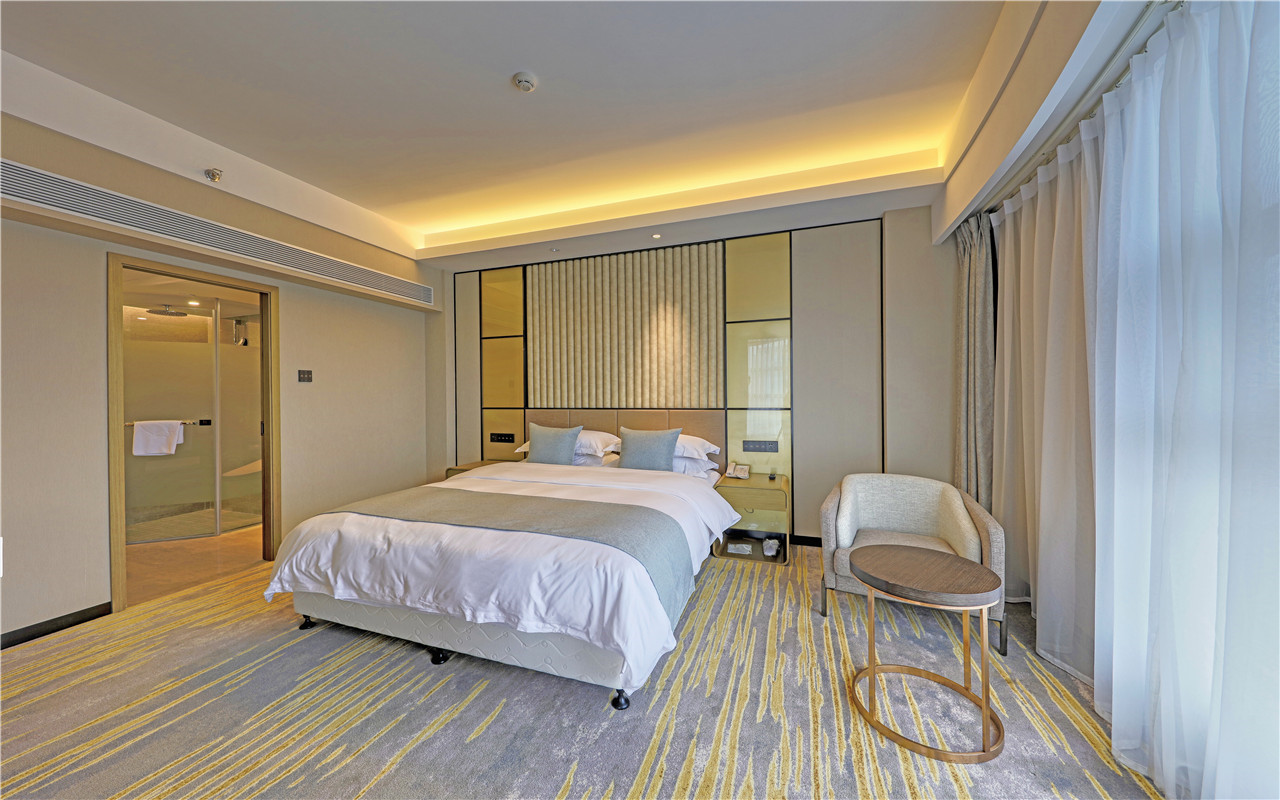 精选套房「尊享接待沙发组+宽体独立浴缸+静音智能马桶」