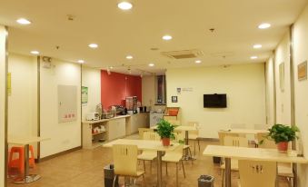 7 Days Inn (Huaian Zhou Enlai Memorial Hall) - Housity