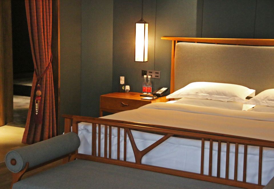 精致大床房（宝格丽洗护+独立浴缸）