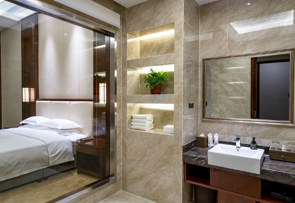 豪華庭院大床房