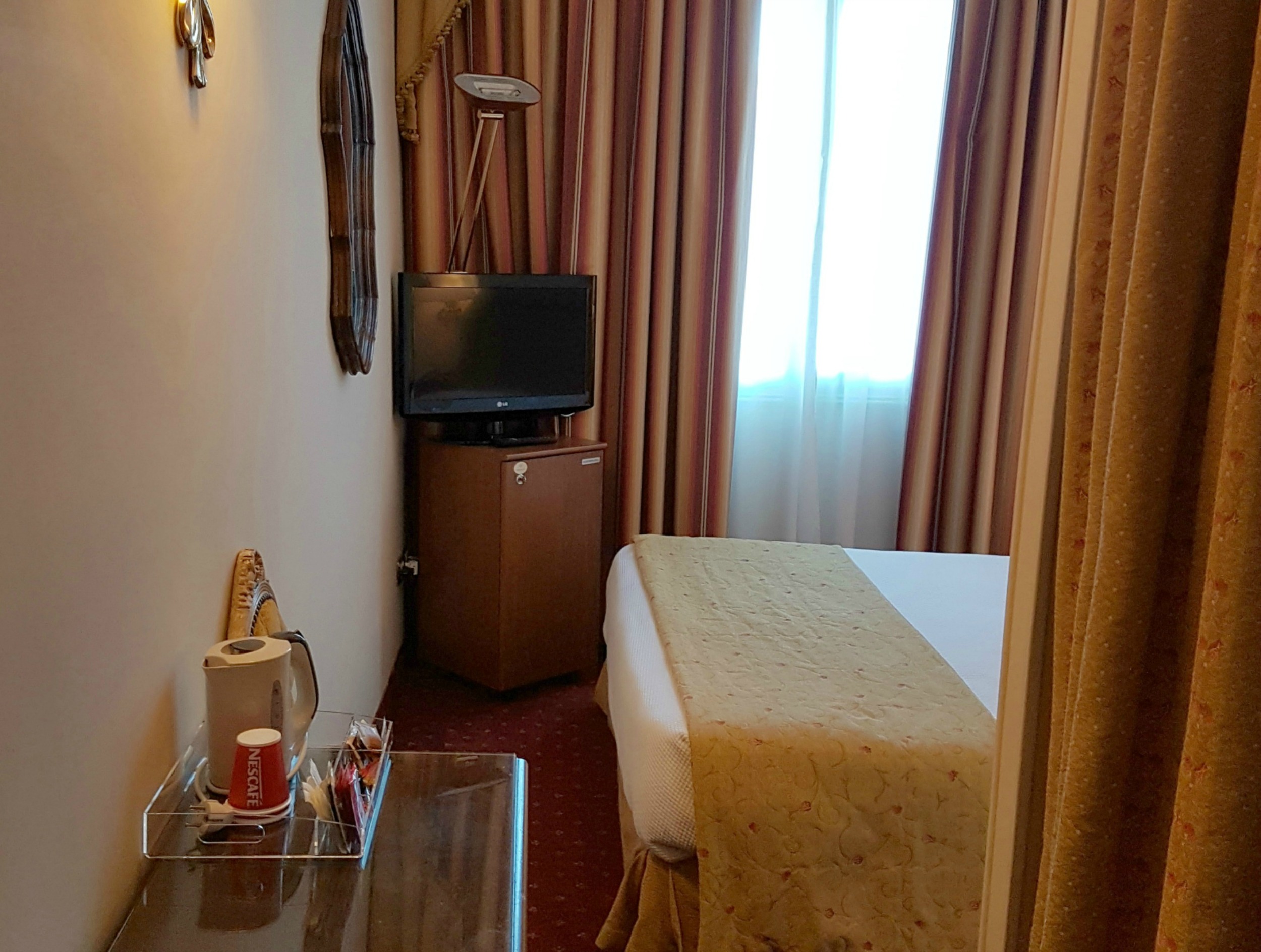 小型双人床房（法式床）