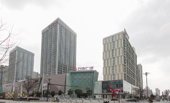 Magnolia Hotel (Wuxi Huishan Wanda Plaza)