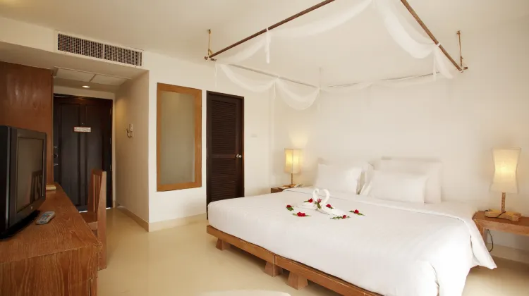 Aana Resort & Spa Room