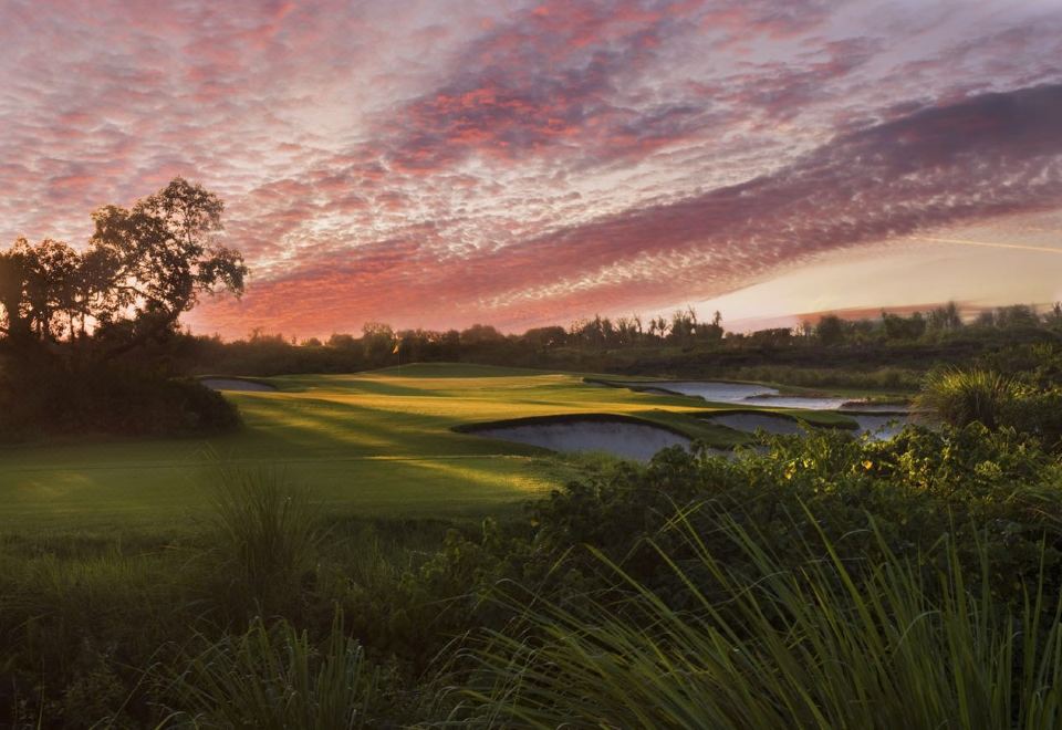 行政高爾夫景大床房【賞云端落日晚霞】