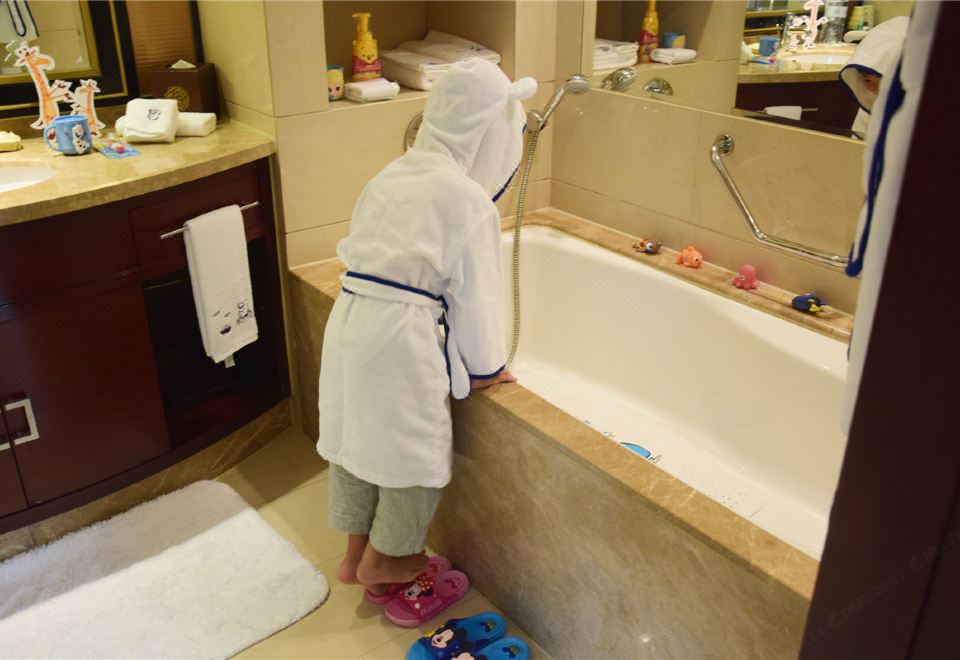 跑來跑去反斗城豪華親子房