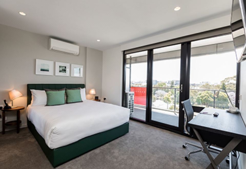 Lyndhurst Deluxe Two Bedrooms Suite (Family Room)