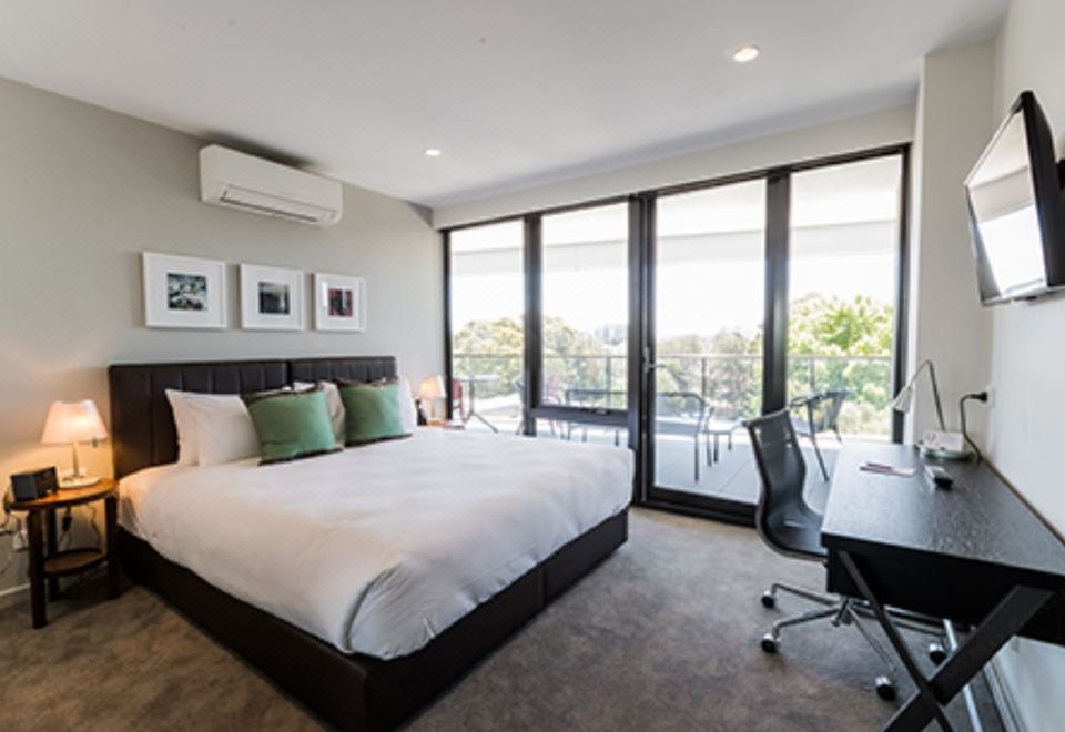 Lyndhurst Deluxe Two Bedrooms Suite (Family Room)