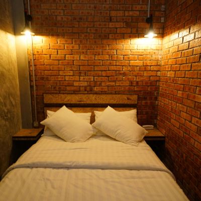 bilik tanpa tingkap(katil double) Kupon Brick Box Hotel