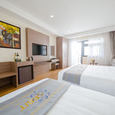 Premier Deluxe Room with City View