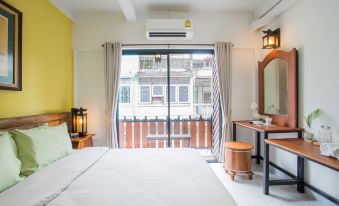 Banthat Thong Hostel