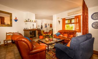 Hotel Los Castaños - Housity