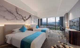 A modern bedroom with large windows and double beds offers a city view from one side at Shenzhen Huaqiang Plaza hotel (Huaqiangbei Metro Station)