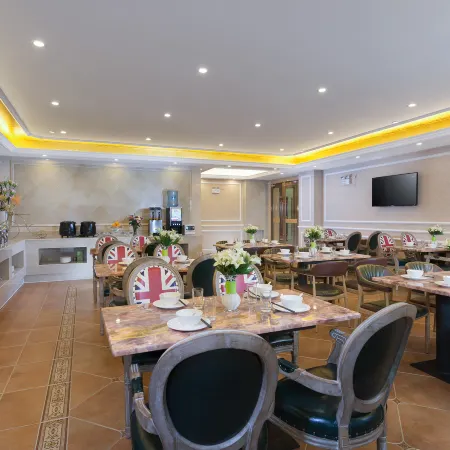 Vienna Hotel (Luhe) Отели в г. Лухэ
