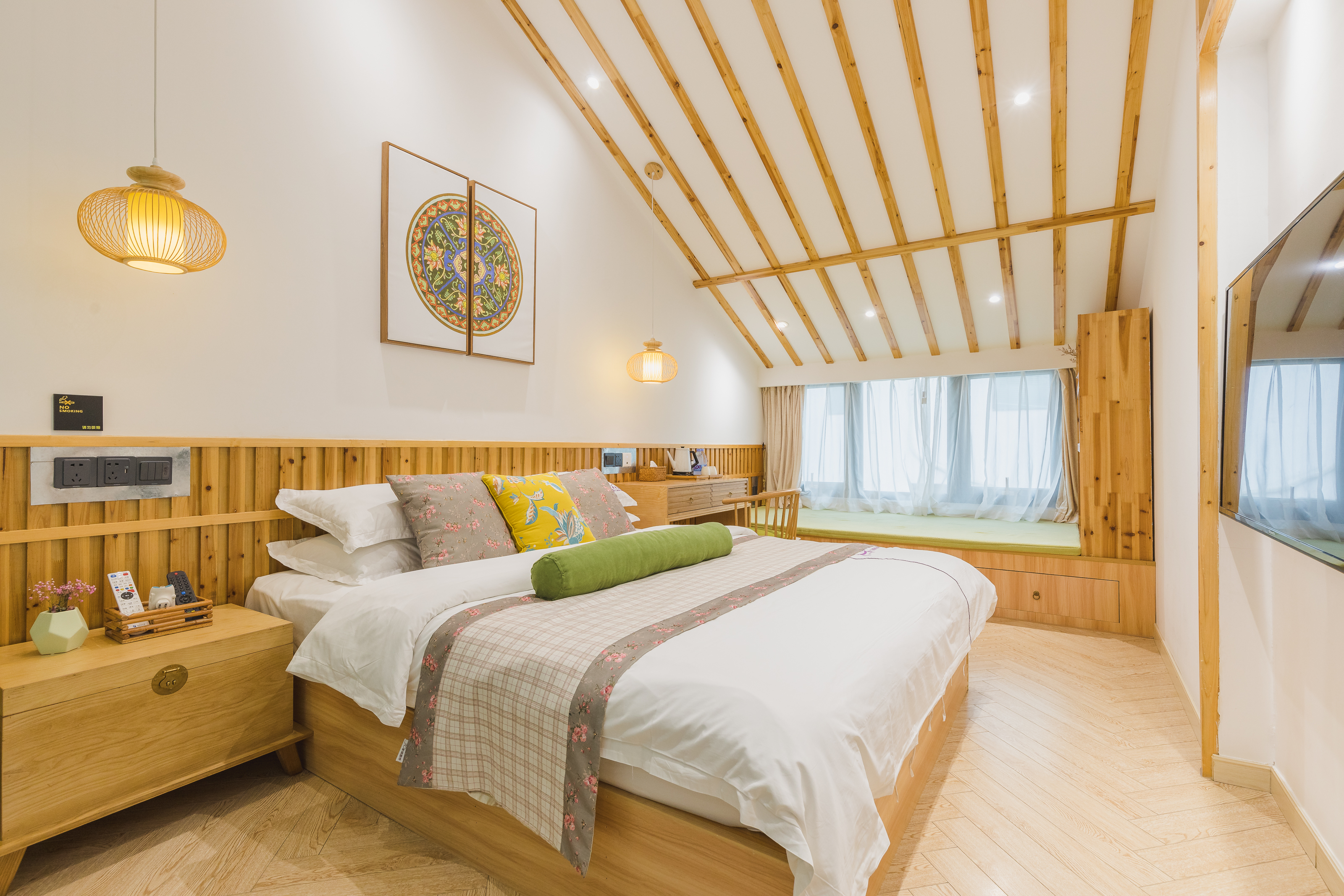 Floral Hotel· Xiting Hotel(Tongli Ancient Town Store)A院（美宿）当时月·苑景亲子房