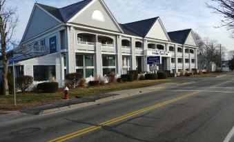 Hyannis Travel Inn