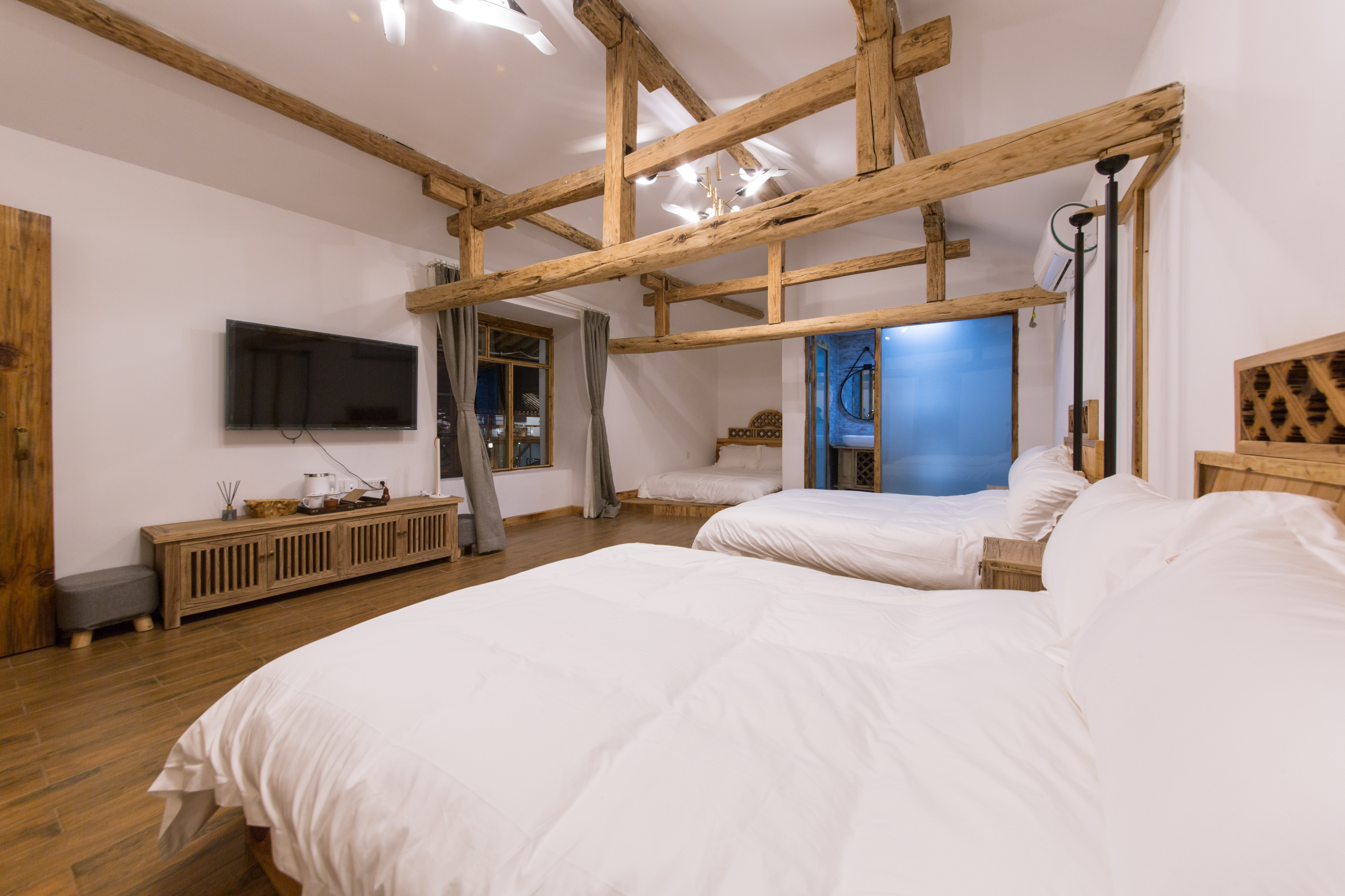 谷雨·庭院阁楼三床房+休闲座椅+麻将机