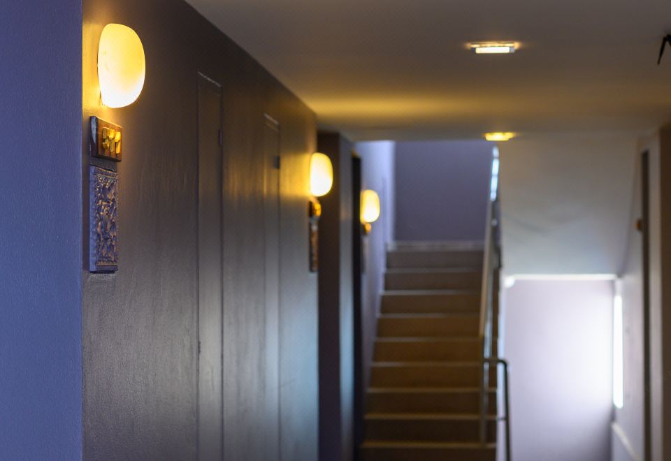 Quarter 09 BeachDeluxe King Room with Pool View