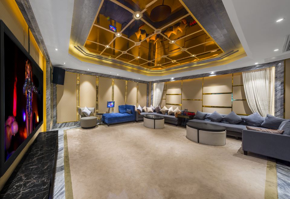 蝶型四房两厅别墅