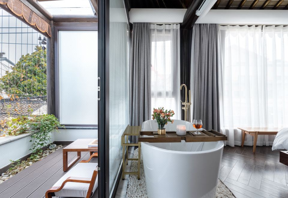 月滿軒窗·弦思大床房「巨幕投影·智能茶臺」