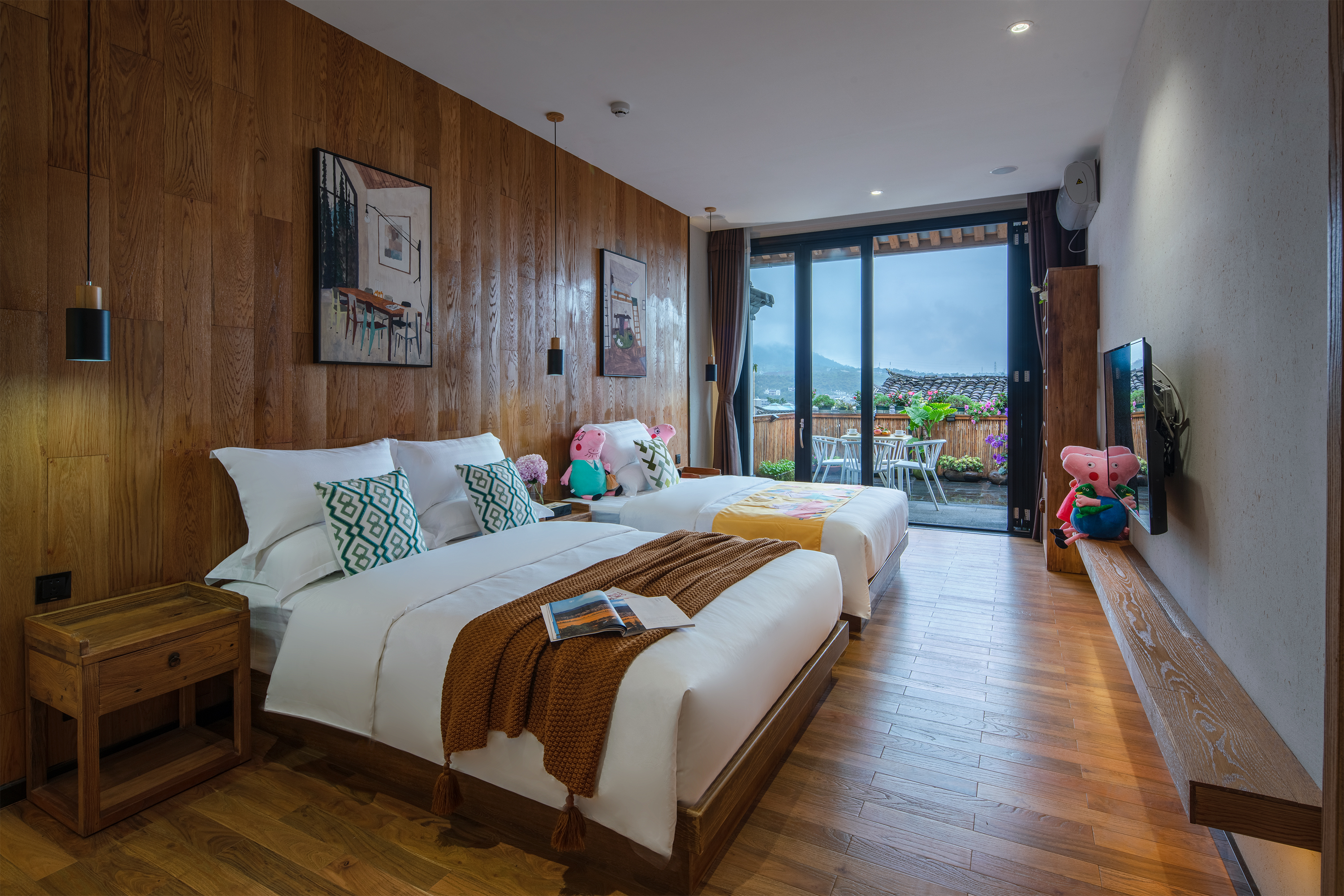 Drunken Pastoral Scenic Family Twin Room