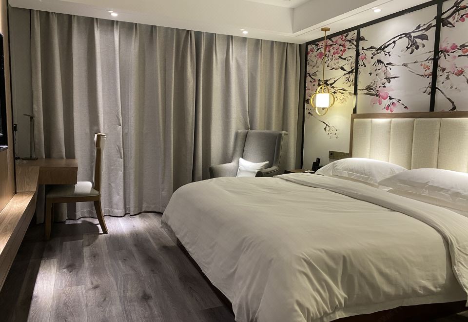 Queen Room With View
