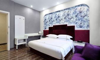 Longqian Business Hotel