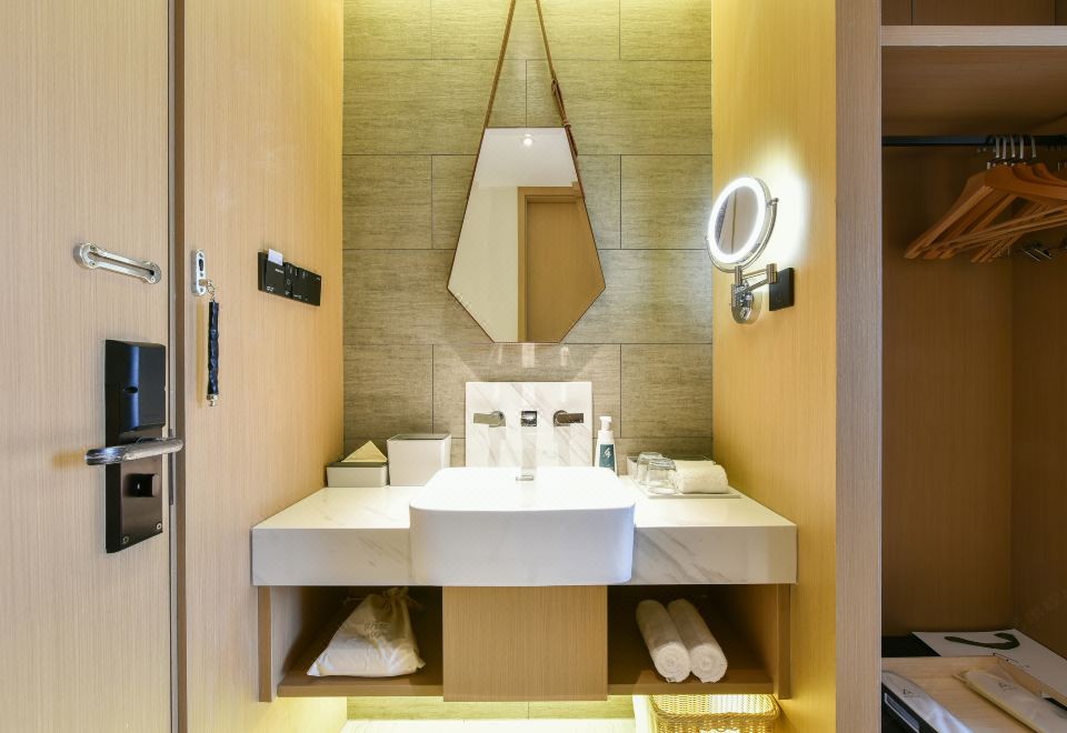 高级双床房（可投屏+小冰箱）