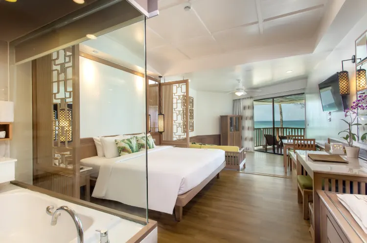 Junior Suite with Ocean Front(Thani Wing)