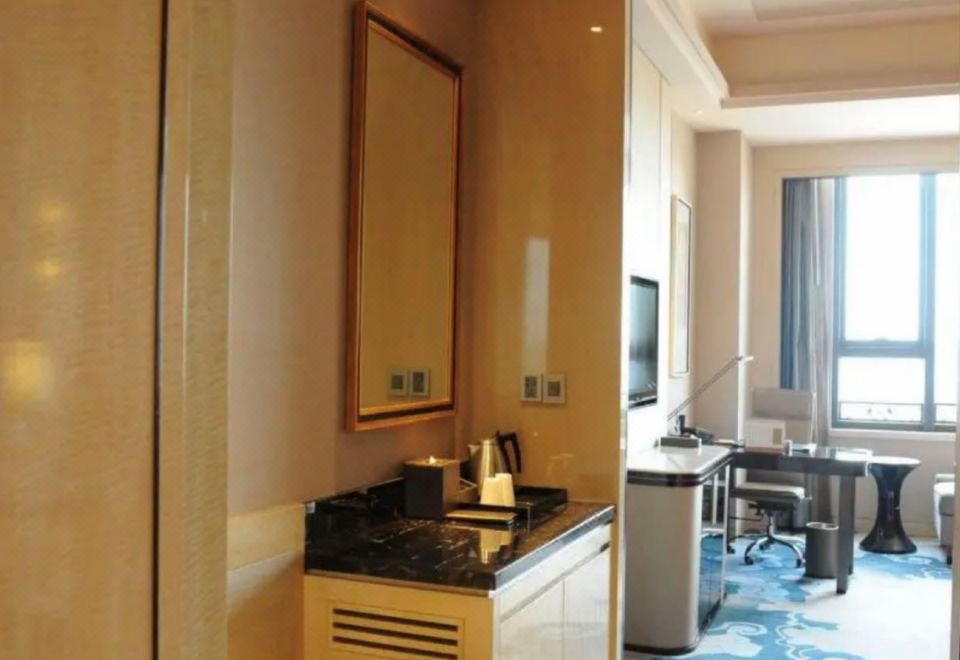 高级豪华河景大床房