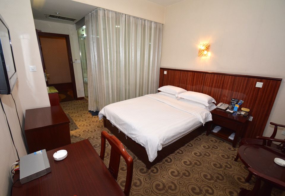 Deluxe Queen Room