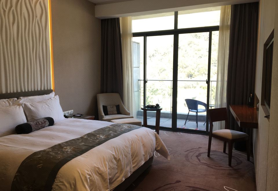 豪華水景陽台大床房