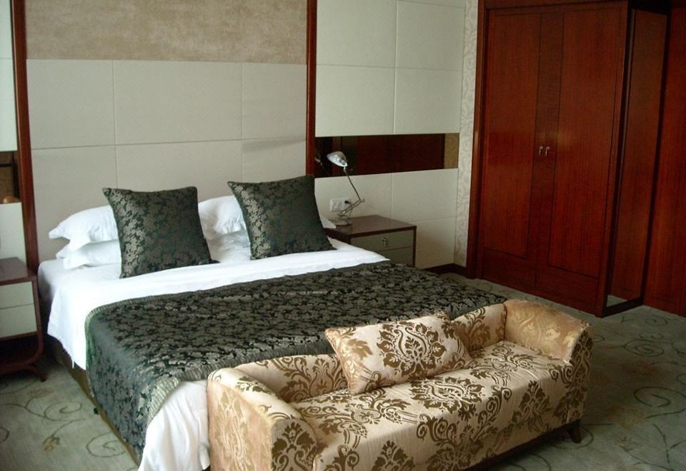 Yixing Bamboos International Conference CenterDeluxe Panoramic Suite