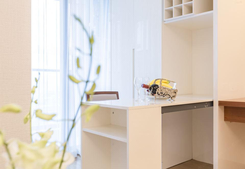 豪华大床房（（乳胶床垫+阳台+晾衣杆+小冰箱））