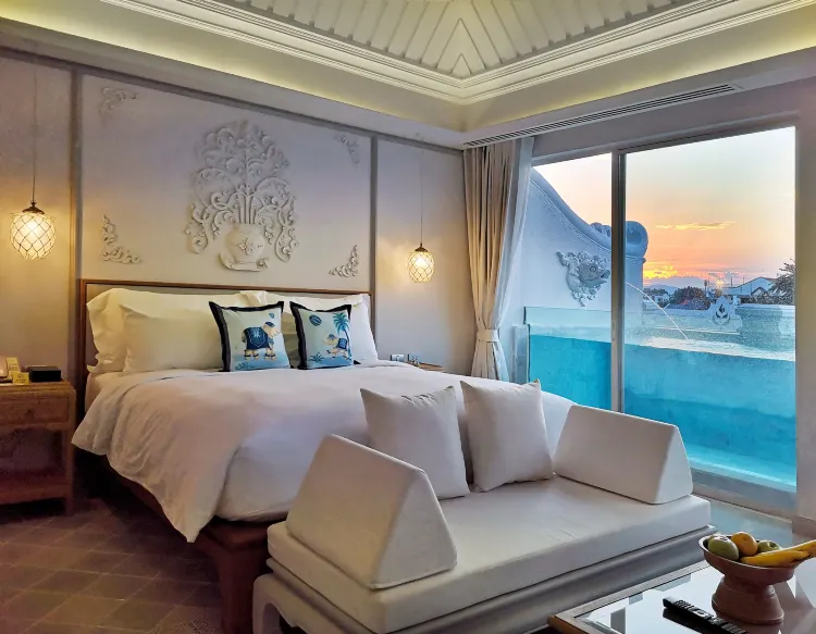 สวีทสระว่ายน้ำกระจก