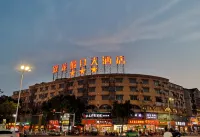 Double Dragon Holiday Hotel(Anqing Railway Station) Ξενοδοχεία στην πόλη 
