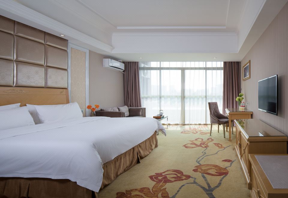 豪华智能大床房（智能语音按摩床垫+落地窗带阳台）